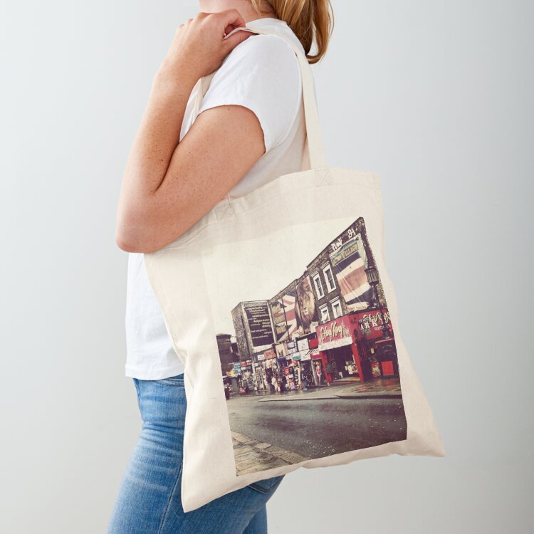 Street Fashion London - ロンドンのカムデンタウンマーケット。 カムデン通り。 ライオン、ストアーズ トートバッグ キャンバスストアバッグ ショッパーバッグ