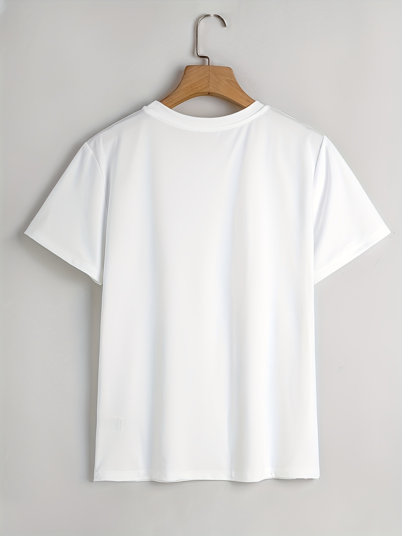 カジュアルなストリートスタイルのメンズTシャツ。漫画のキャラ - Street Fashion Graffiti のレビューと価格