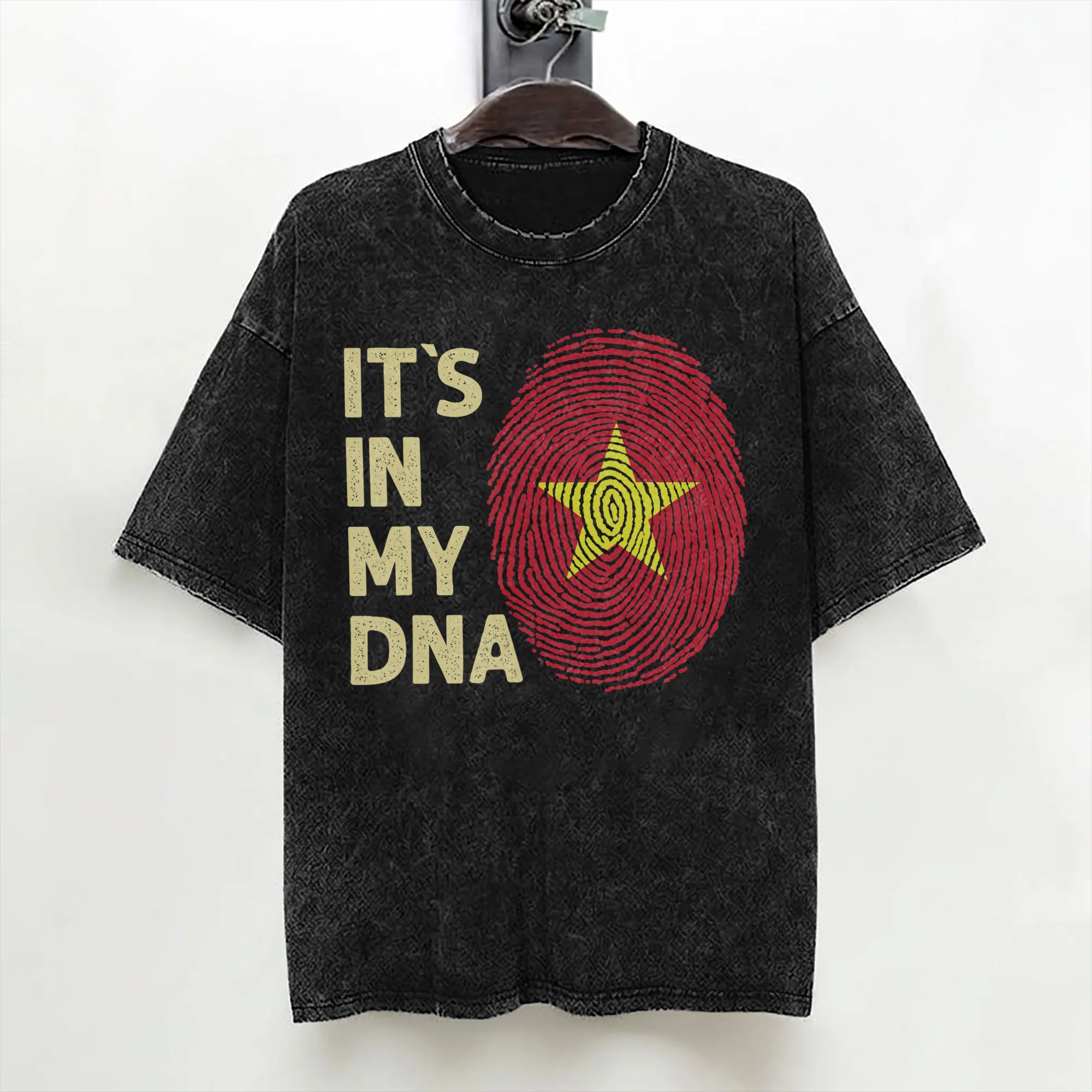 ベトナムが私の DNA に込められたベトナム国旗 T シャツ - Street Fashion Vietnam のレビューと価格