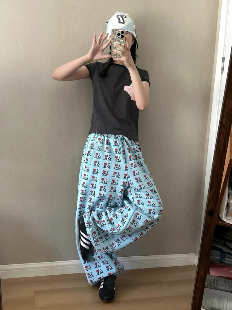 ロンドン Gen Z ガール サブカルチャー Y2K ファッ - Street Fashion London のレビューと価格