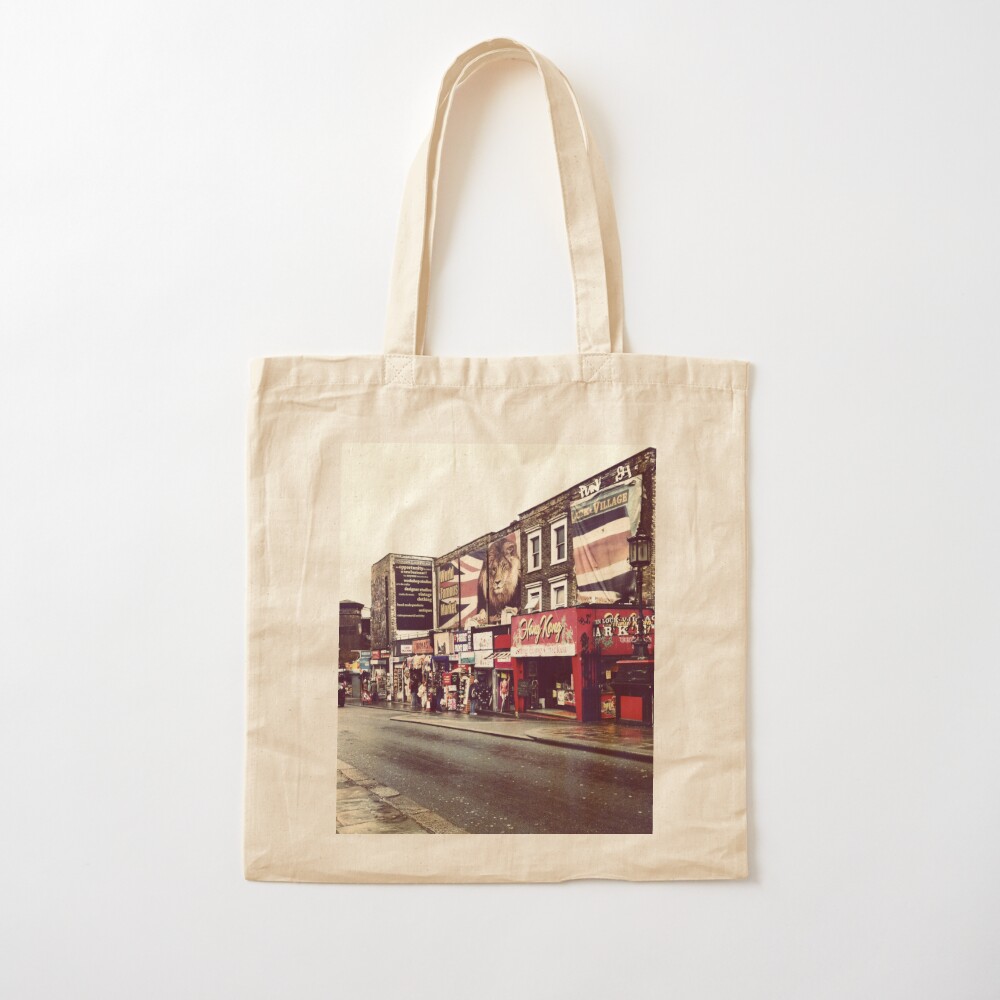ロンドンのカムデンタウンマーケット。 カムデン通り。 ライオ - Street Fashion London のレビューと価格