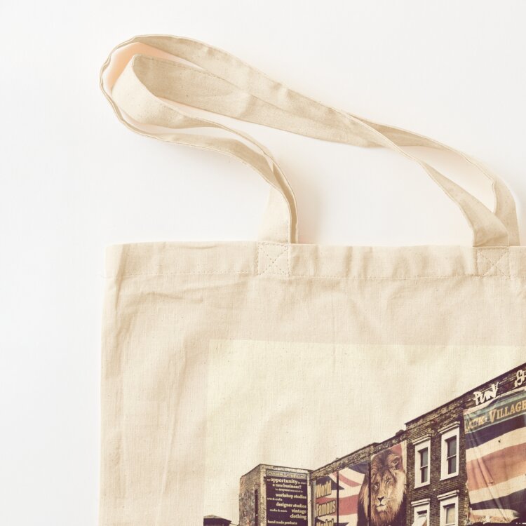 ロンドンのカムデンタウンマーケット。 カムデン通り。 ライオ - Street Fashion London のレビューと価格